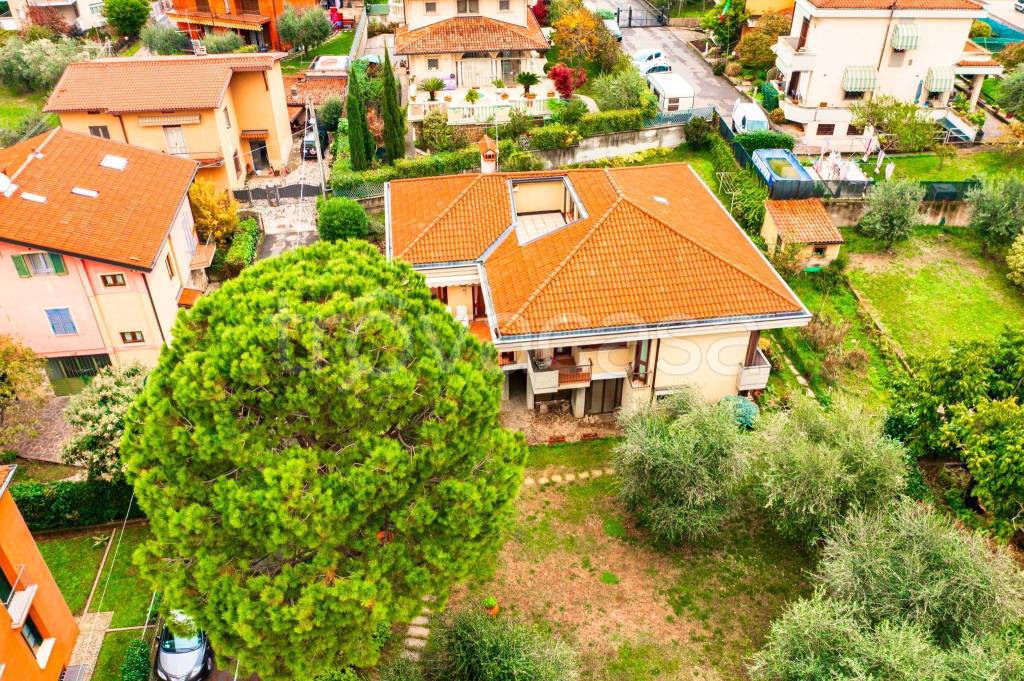 Villa in vendita a Iseo via Camillo Benso di Cavour, 12