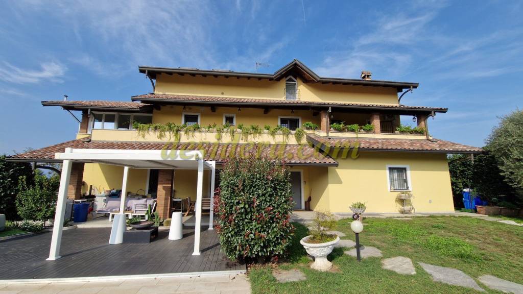 Villa Bifamiliare in vendita a Castelletto sopra Ticino via Motto Alto, 7