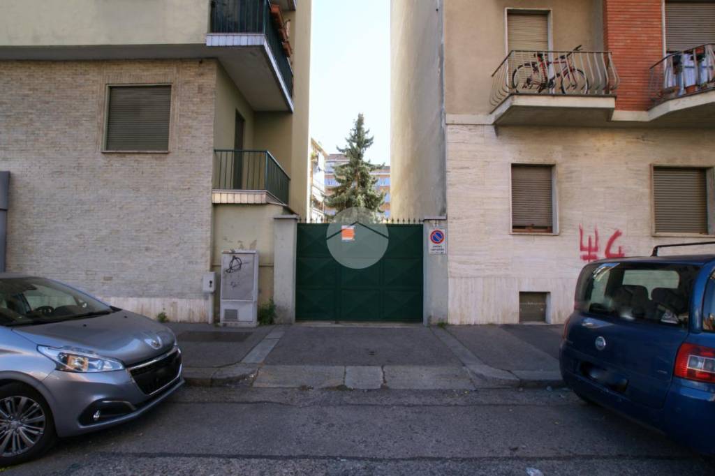 Garage in vendita a Torino via gattico, 3