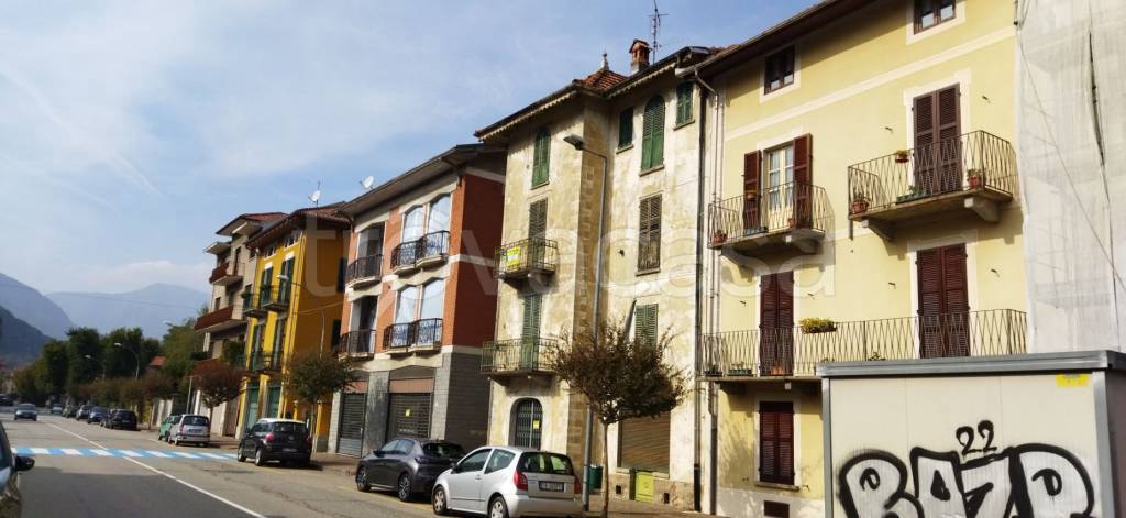 Intero Stabile in vendita a Varallo via Brigata Giuseppe Garibaldi, 21
