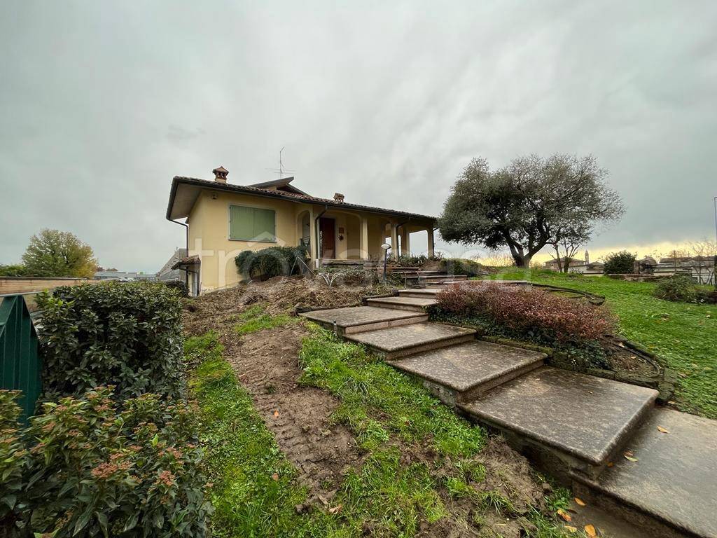 Villa in vendita a Casaletto Vaprio via Antonio Stradivari, 11