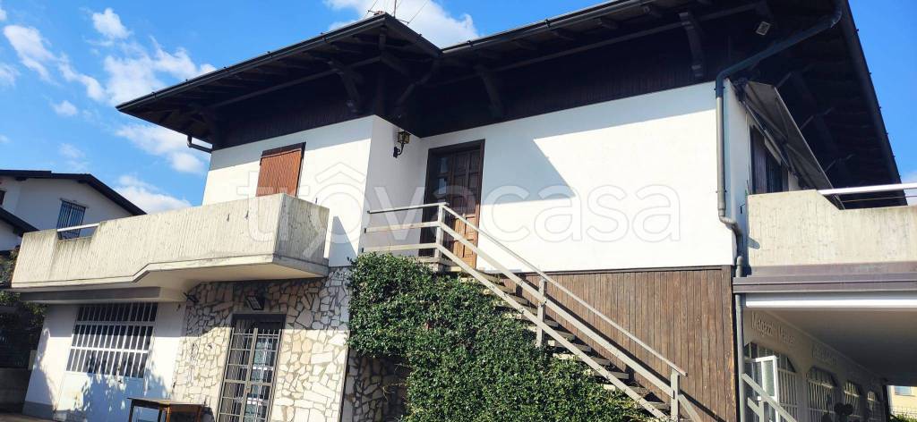 Villa Bifamiliare in vendita a Ranica via Monte Bianco