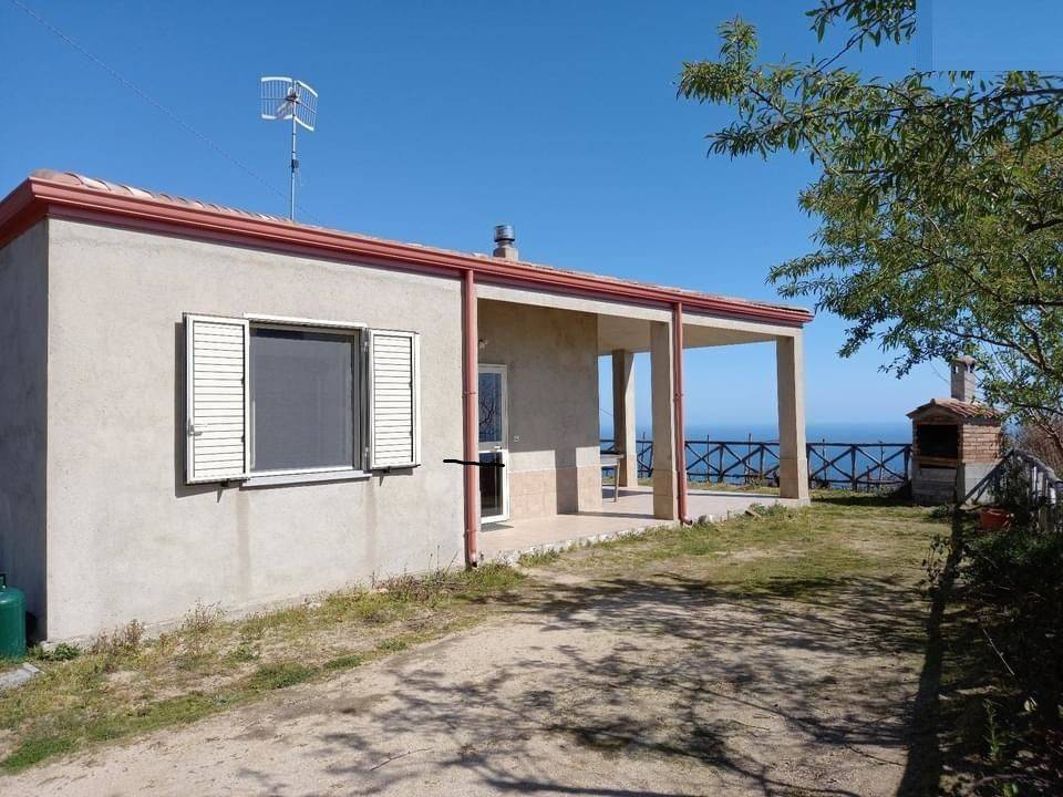 Villa in in vendita da privato a Badolato sp136