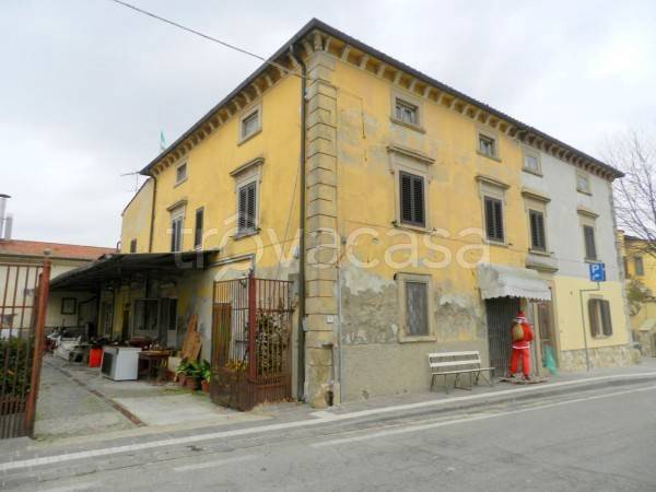 Villa a Schiera in vendita a Orciano Pisano piazza Ranieri Bientinese