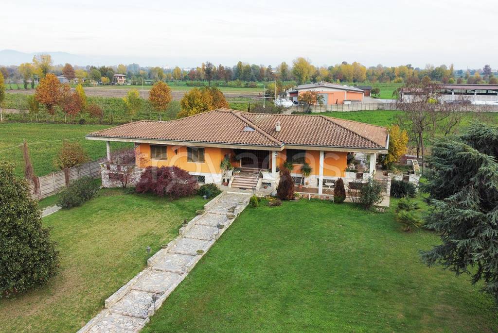 Villa in vendita a Trenzano via Bave