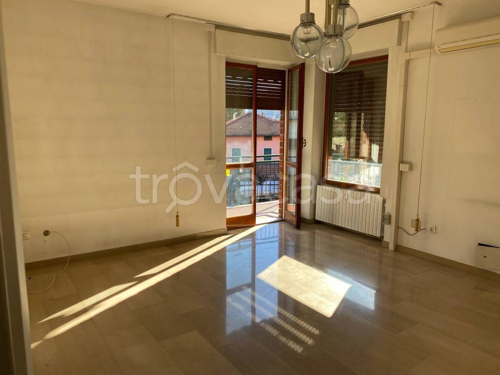 Appartamento in vendita a Laveno-Mombello via Don Giovanni Bosco