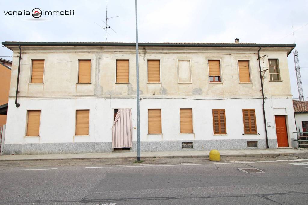 Casa Indipendente in vendita a Sannazzaro de' Burgondi viale Loreto, 6