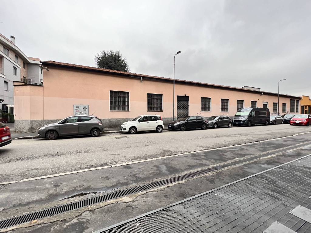 Capannone Industriale in vendita a Milano via Benadir, 14