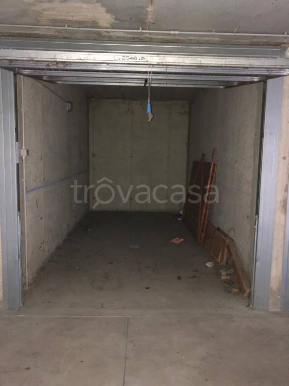 Garage in vendita a Meda via Ticino, 20