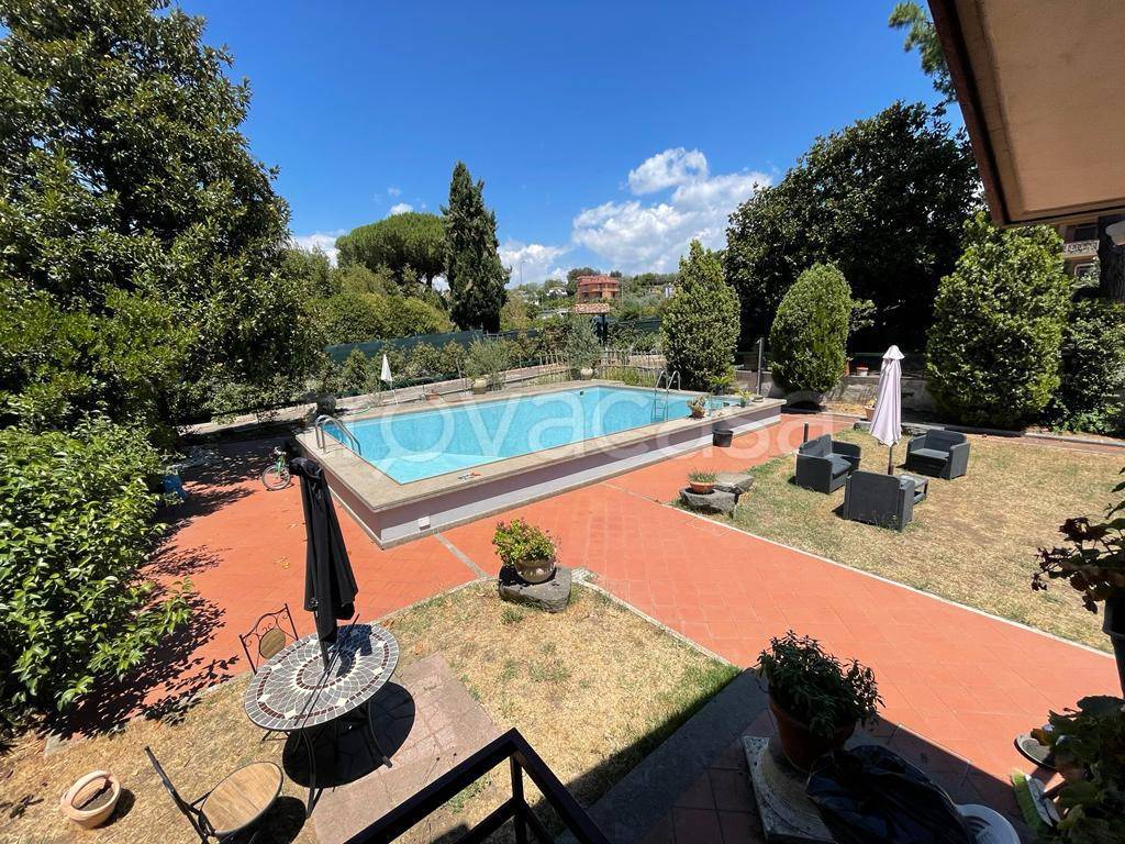 Villa Bifamiliare in vendita a Castel Gandolfo via Nettunense