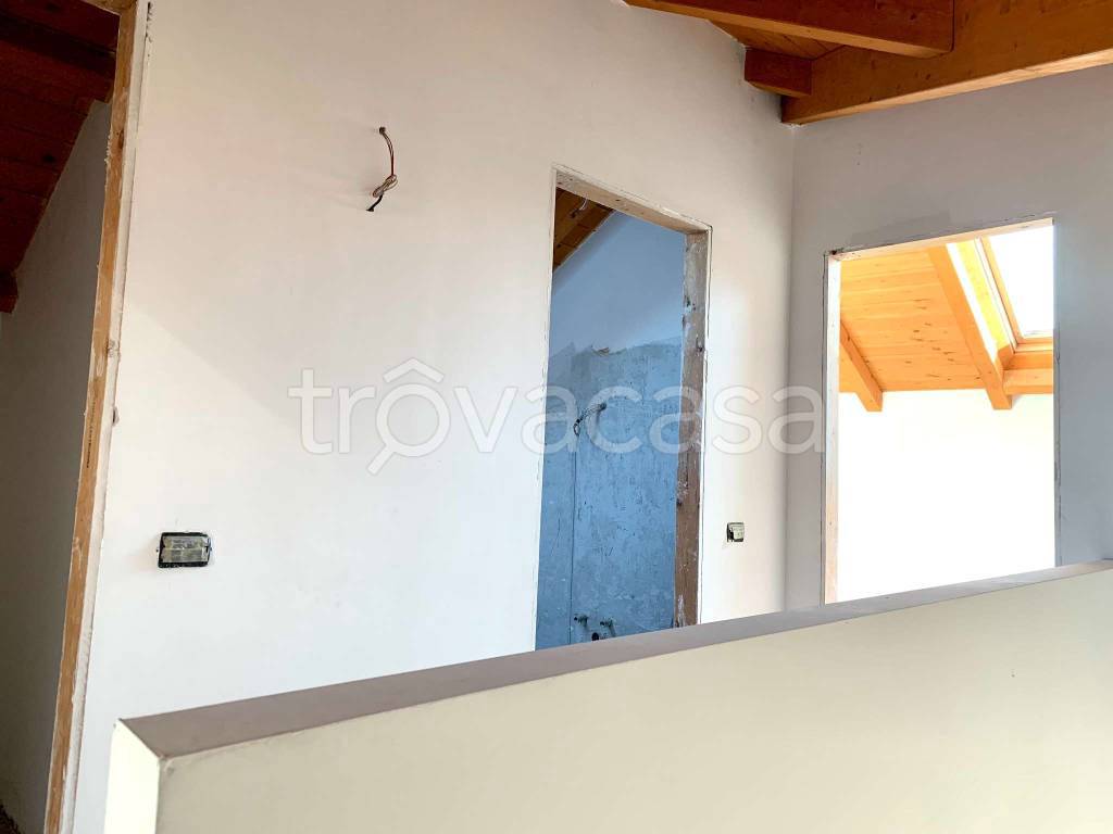 Appartamento in vendita a Inverigo via Carlo Bianchi 19