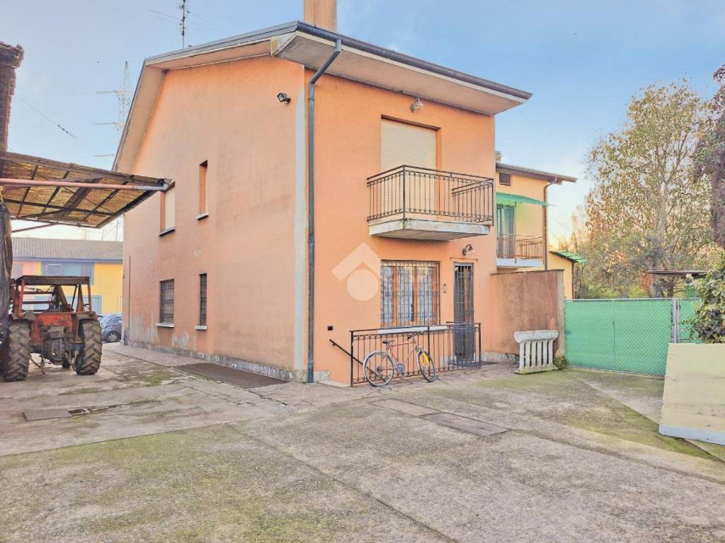 Casa Indipendente in vendita a Cassano d'Adda via Cascina Casotta, 343