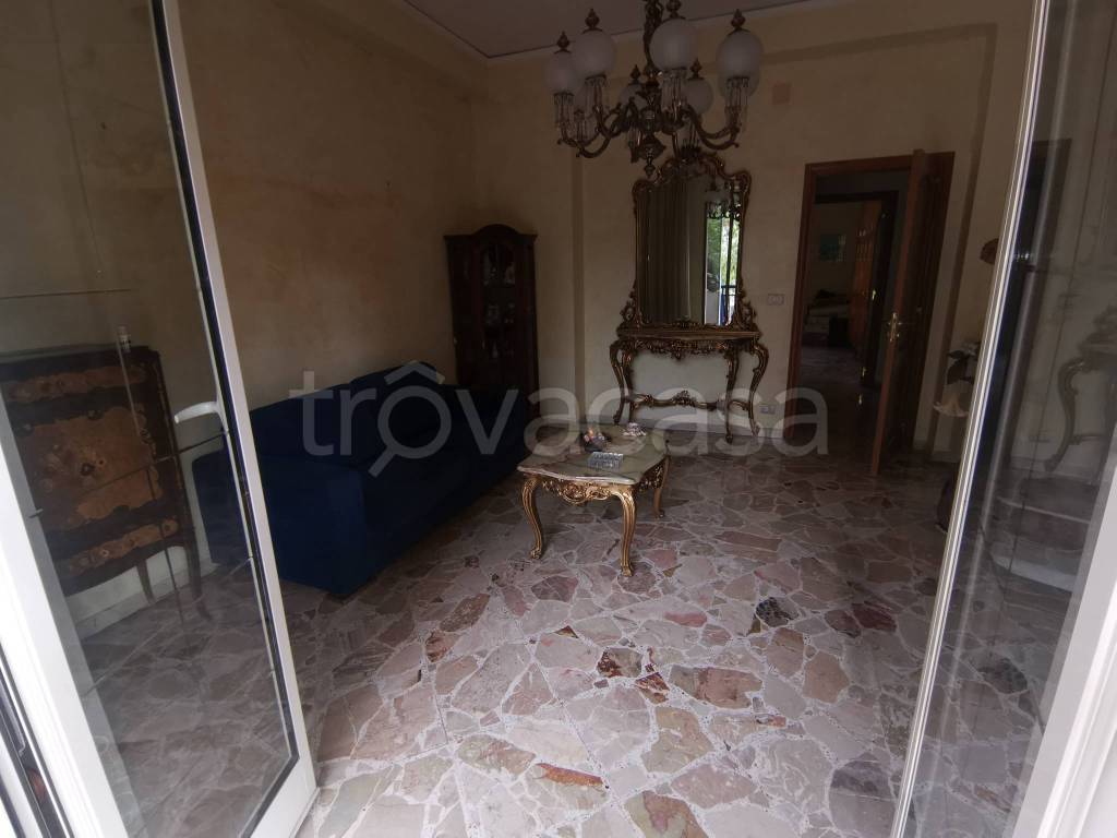 Appartamento in vendita a Palermo via Empedocle Restivo