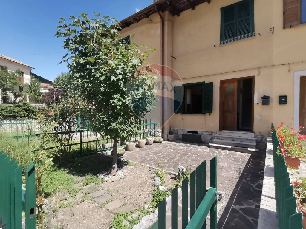 Appartamento in vendita a Villetta Barrea piazza Uberto d'Andrea