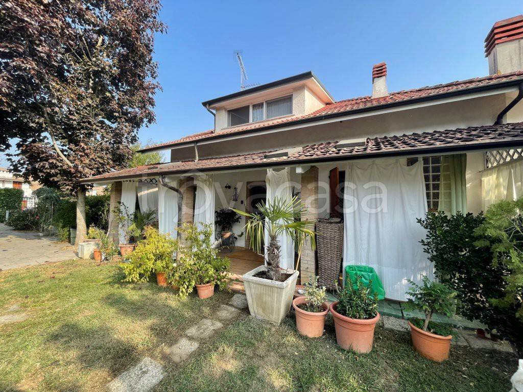 Villa in vendita a Godiasco Salice Terme viale Giuseppe Verdi