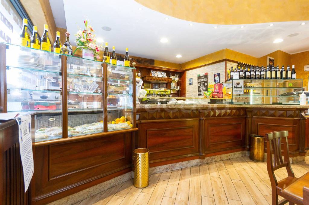 Bar in vendita a Pianezza via Piave, 6