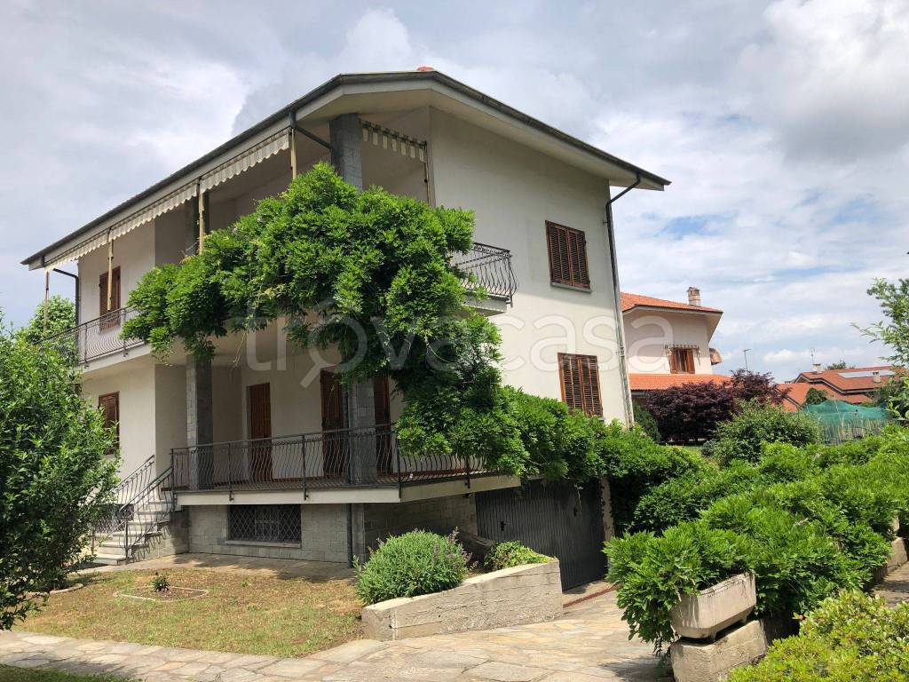 Casa Indipendente in in vendita da privato a Cavour via Alessandro Manzoni, 12