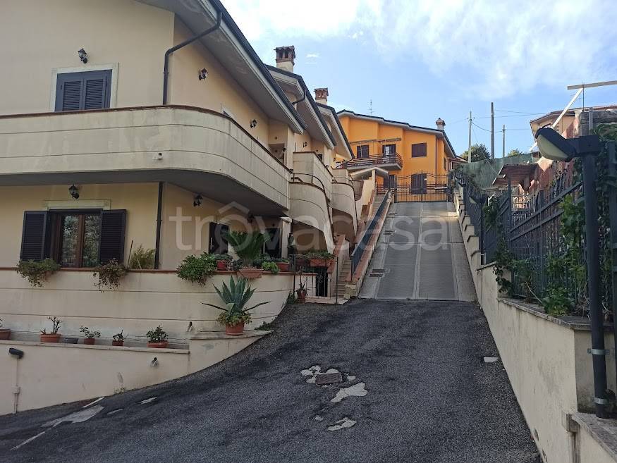 Appartamento in vendita a Rocca Priora via della Rocca, 79
