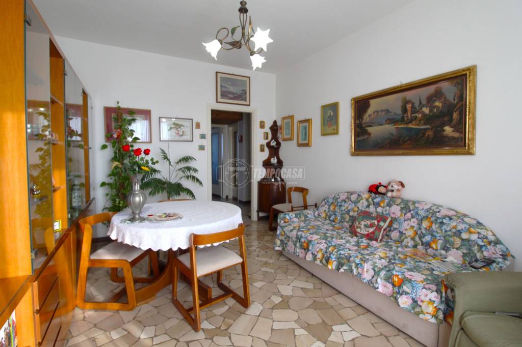 Appartamento in vendita a Mediglia via Amedeo d'Aosta 27
