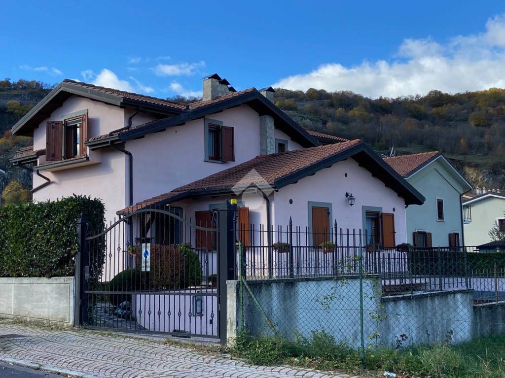 Villa in vendita ad Alfedena indipendente Via Corone, 1
