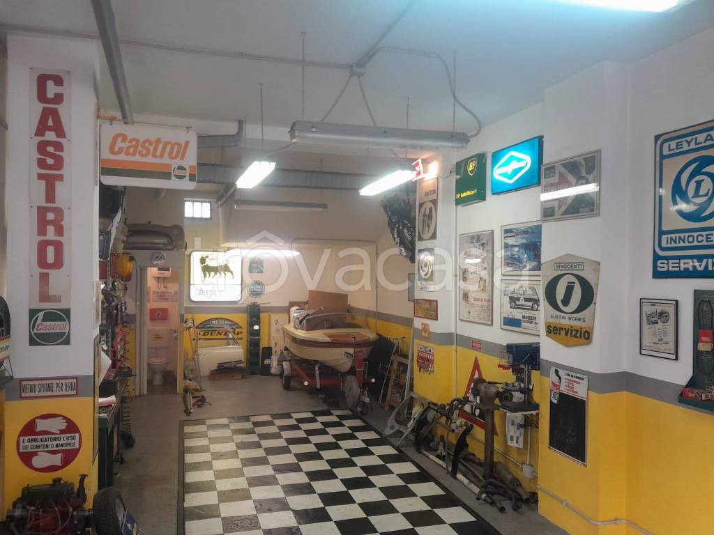 Garage in vendita a Torino via Ventimiglia, 216