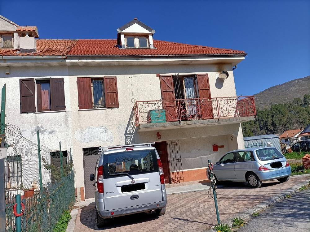 Villa a Schiera in vendita a Bardineto