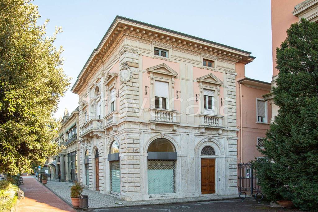 Negozio in in affitto da privato a Montecatini-Terme viale Giuseppe Verdi, 48