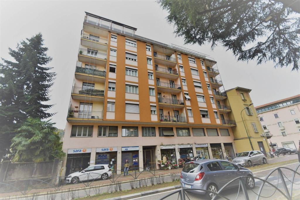 Appartamento in vendita a Borgosesia via Vittorio Veneto