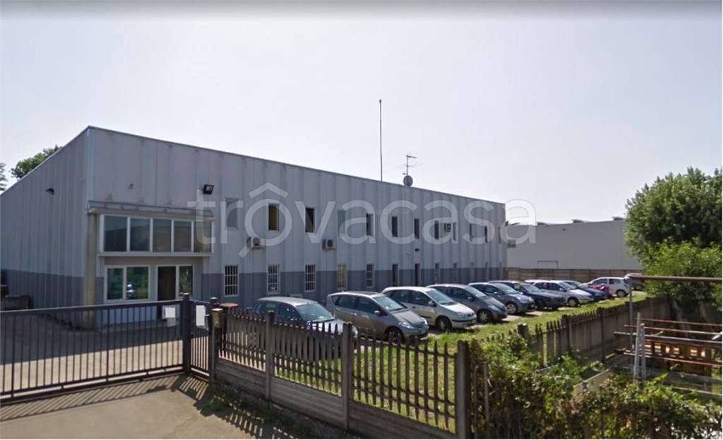 Capannone Industriale in vendita ad Arzago d'Adda via Lodi