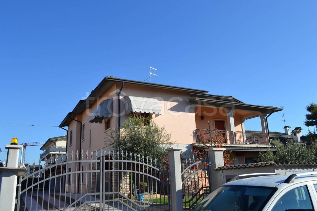 Villa Bifamiliare in vendita a Villafranca di Verona via Giacomo Matteotti, 6