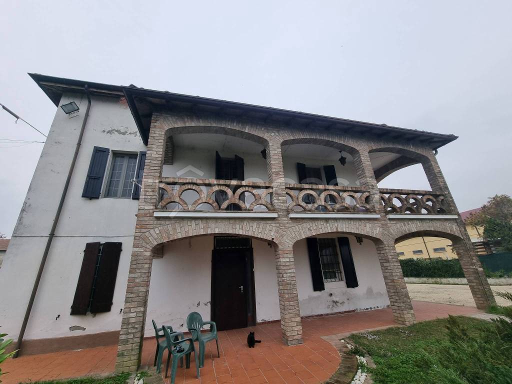 Villa Bifamiliare in vendita a Besenzone via Maestà
