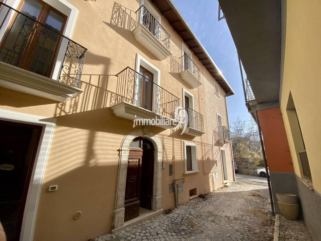 Casa Indipendente in vendita a L'Aquila via Montesanto