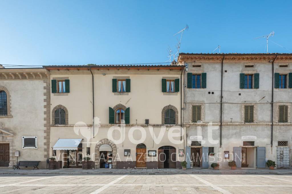 Appartamento in vendita a Cetona piazza Giuseppe Garibaldi, 64
