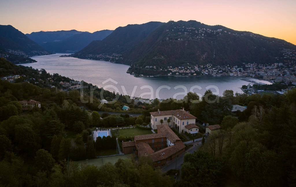 Villa a Schiera in vendita a Como via Gerolamo Cardano, 53