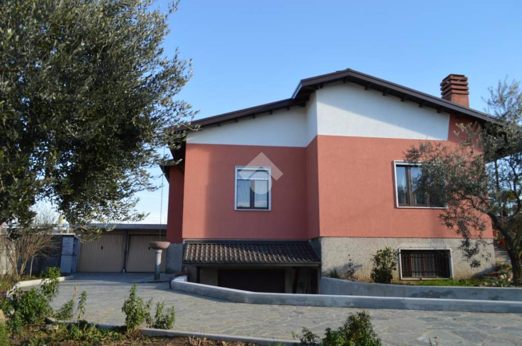 Villa in vendita a Cardano al Campo via del dosso, 51