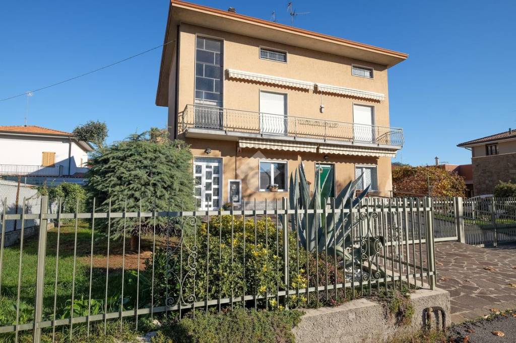 Appartamento in vendita a Sotto il Monte Giovanni XXIII viale Monsignor Pietro Bosio, 1