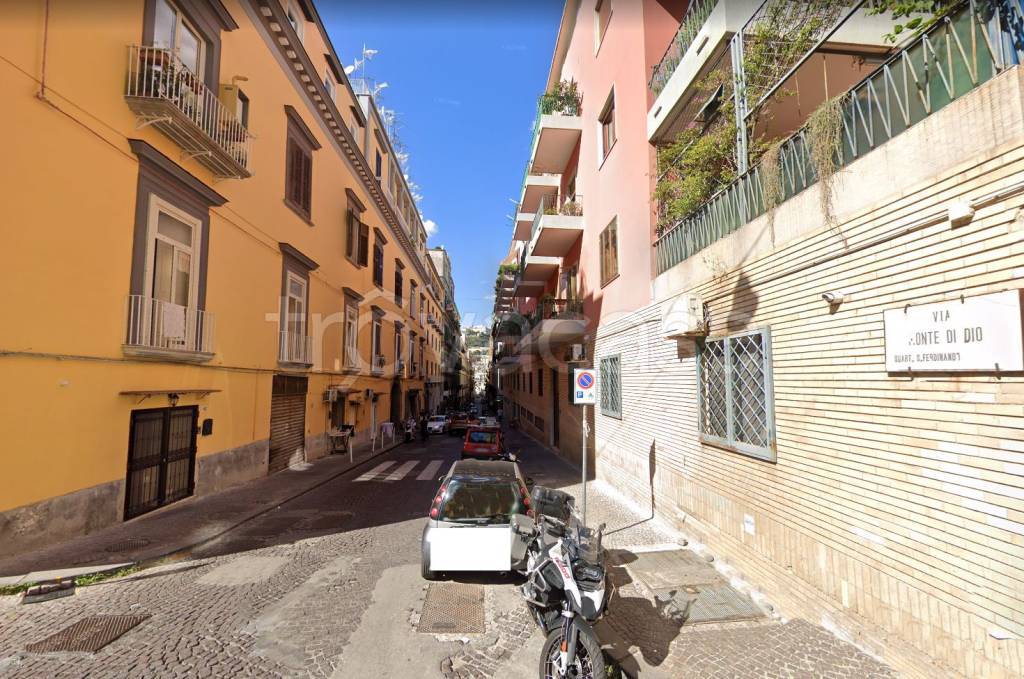 Appartamento in vendita a Napoli via Monte di Dio