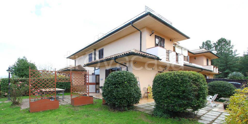 Appartamento in vendita a Castiglione d'Orcia località Bagni San Filippo, 23