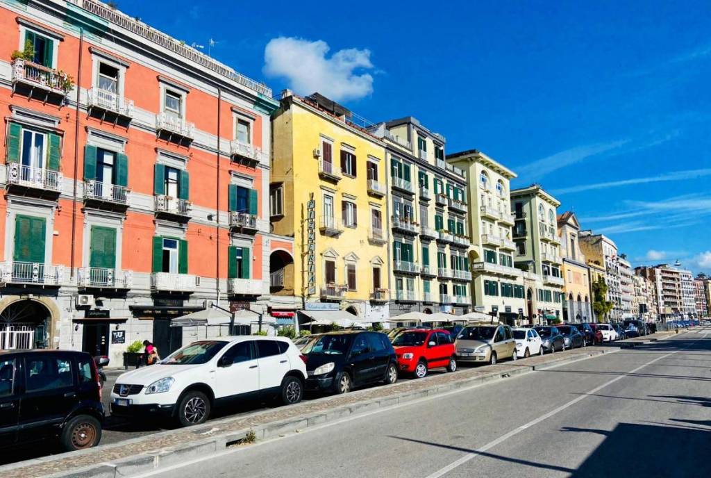 Appartamento in vendita a Napoli riviera di Chiaia, 92