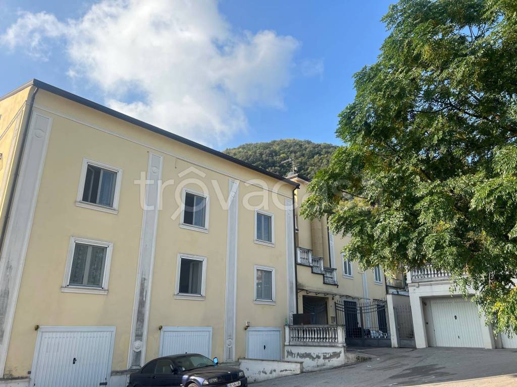 Appartamento in vendita a Salerno via Altimari, 48