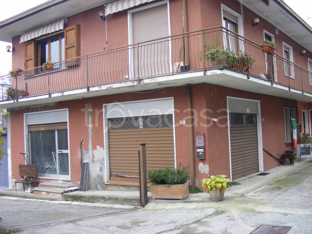 Negozio in affitto a Castelletto sopra Ticino via Cicognola
