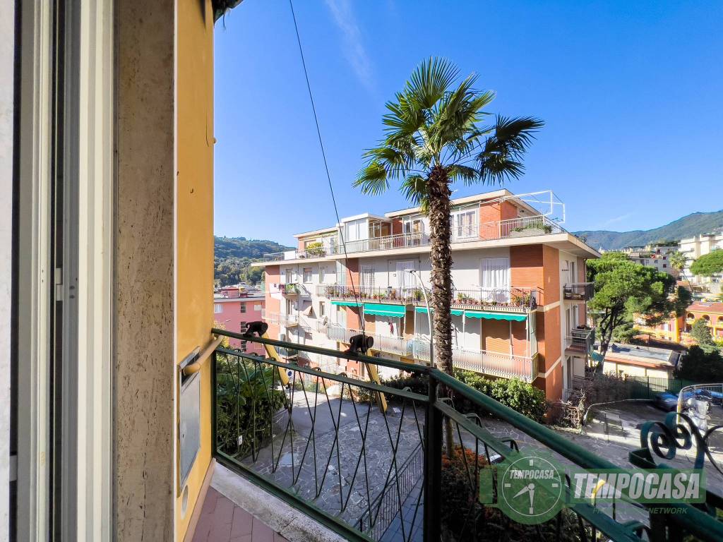 Appartamento in vendita a Rapallo via Castruccio