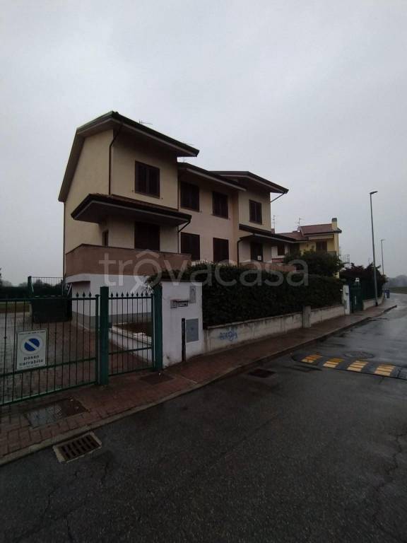 Villa Bifamiliare in vendita a San Zenone al Lambro via Isola