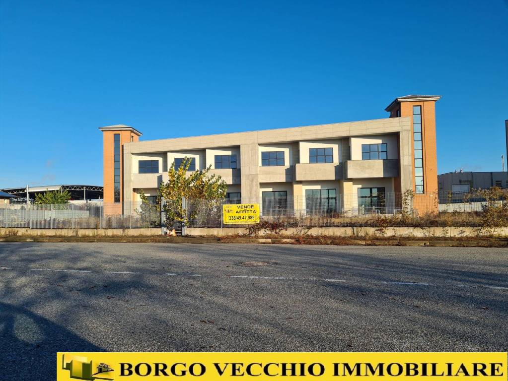 Capannone Industriale in vendita a Cuneo via Bra