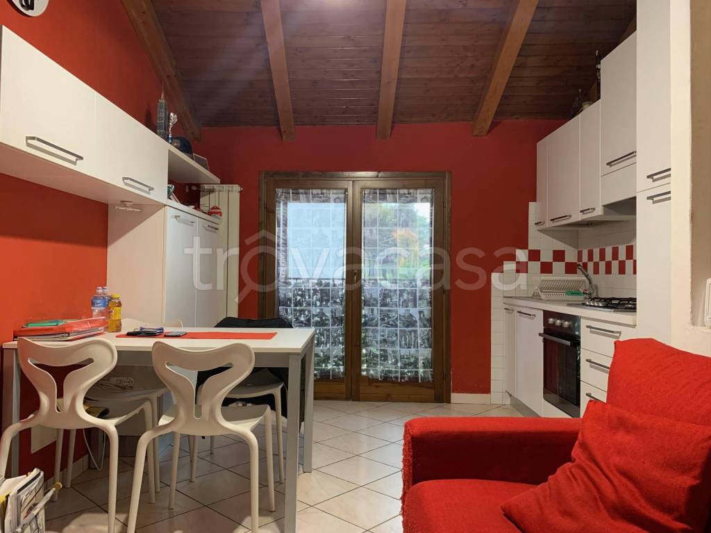 Appartamento in vendita a Mornago via Camillo Benso di Cavour, 2