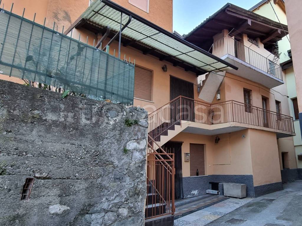 Casa Indipendente in vendita a Costa Volpino via Sabotino, 3