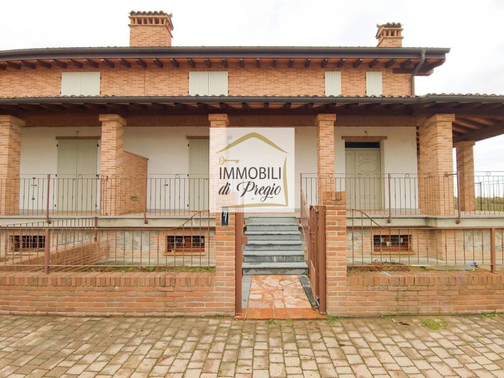 Villa Bifamiliare in vendita a Parma via Emilia Ovest