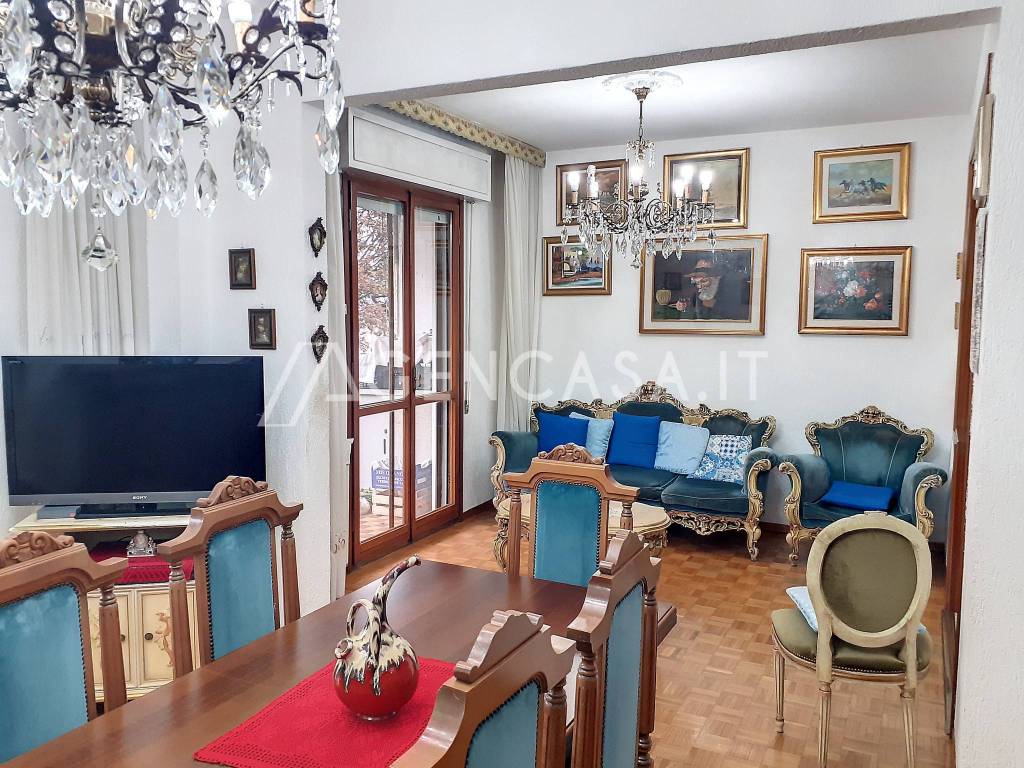 Appartamento in vendita a Milano via Vittorio Emanuele Orlando, 31