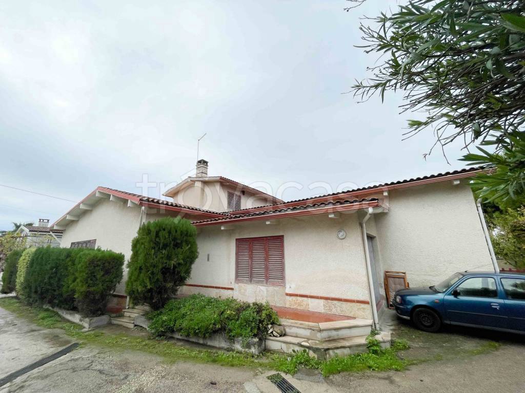 Villa in vendita a Taranto via Gattucci, 10
