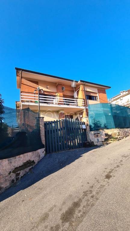 Appartamento in vendita a Riano via Rianese, 3